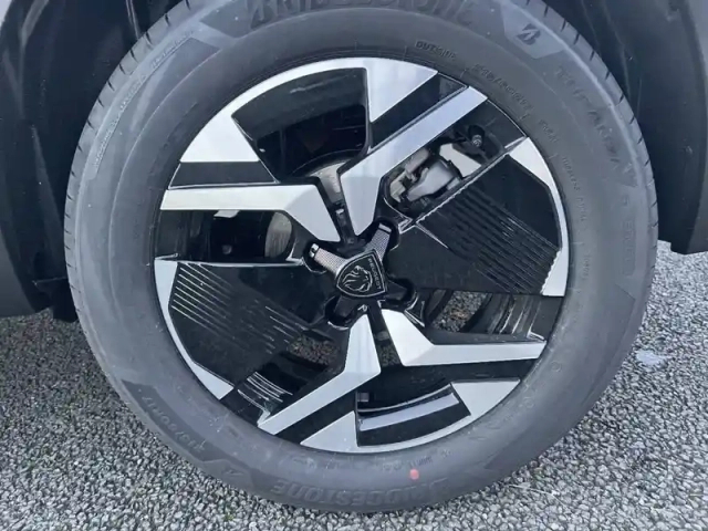 Peugeot 2008 hybrid 145 e-dcs6 — photo 13