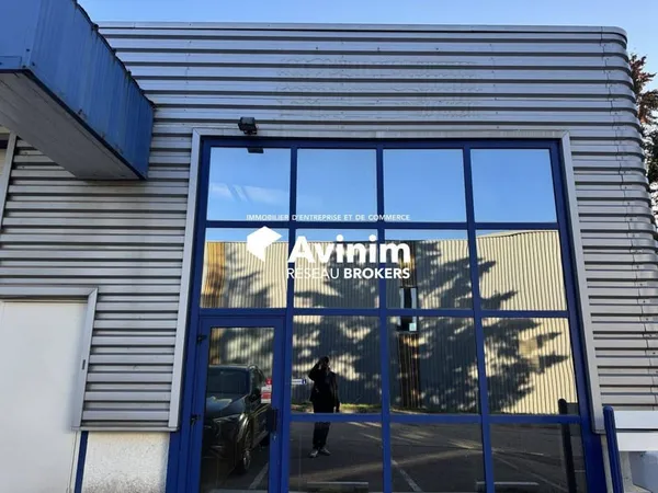 Local d'activité 169 m²