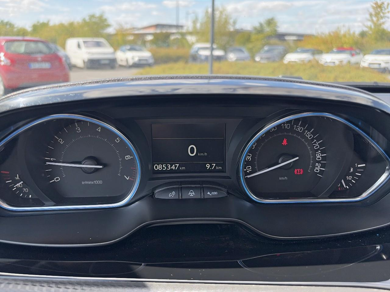 Peugeot 2008 1.2 puretech 110ch allure s&s — photo 13
