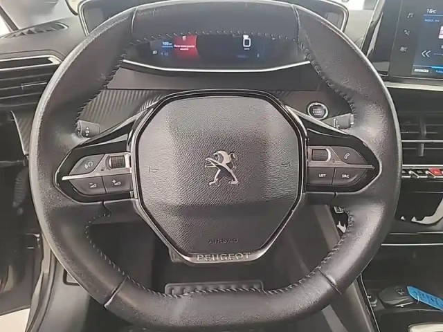 Peugeot 208 puretech 100 s&amp;s bvm6 — photo 9