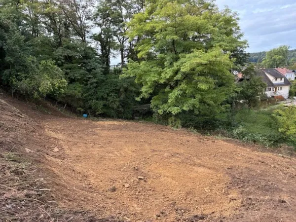 Terrain 596 m²