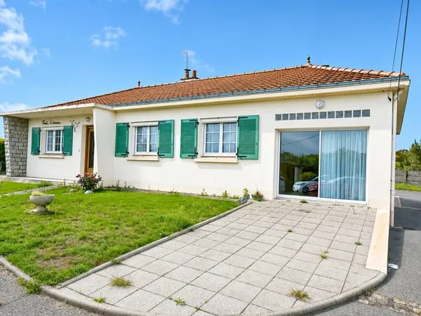 MAISON AUX BEAUX VOLUMES AU CALME