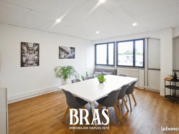 Bureau 90 m²