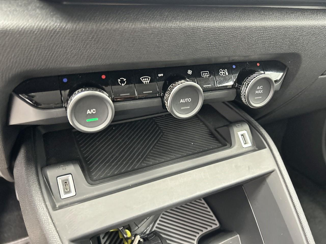Citroën C4 X puretech 130 s&s eat8 shine — photo 22