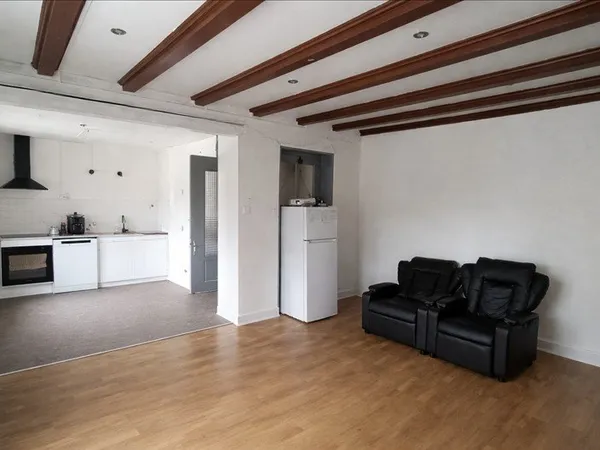 Appartement - 2ème étage - 75 m2 - 4 pièces - Non meublé