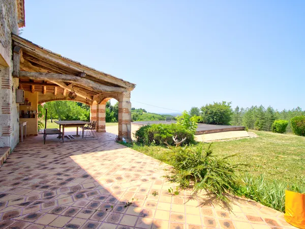 Saint-Jean-de-Thurac - Ancienne grange du XVIIIe siècle rénovée avec dépendance sur 6 hectares de te