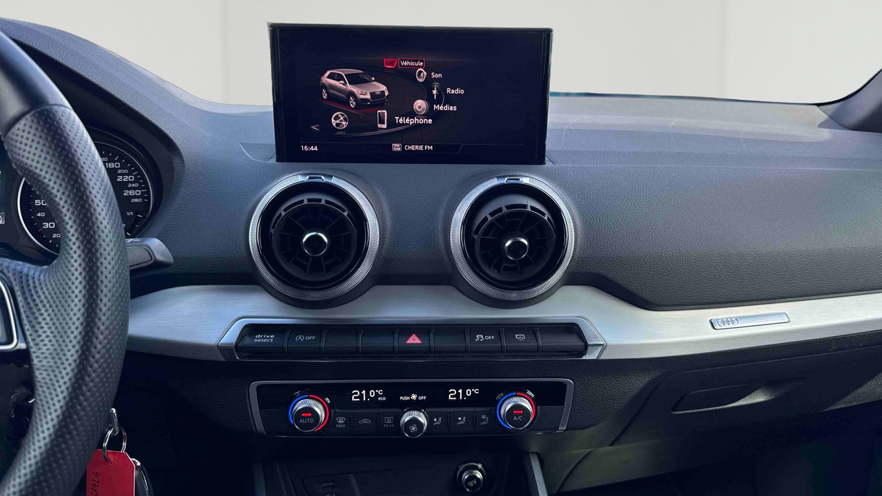 Audi Q2 35 TFSI 150 S tronic 7 — photo 11