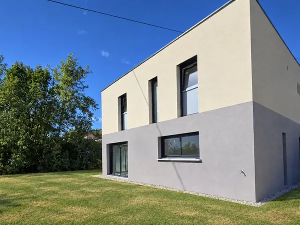 Villa année 2025 de 110 m2 hab. sur terrain clos de 310 m2 s