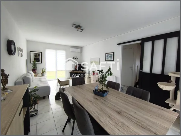 Maison avec jardin dans résidence sécurisée avec piscine.