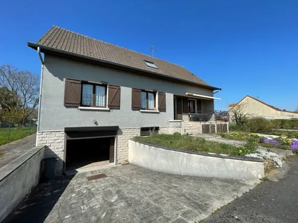 Maison à vendre à FERE CHAMPENOISE - 8 pièces, 4 chambres
