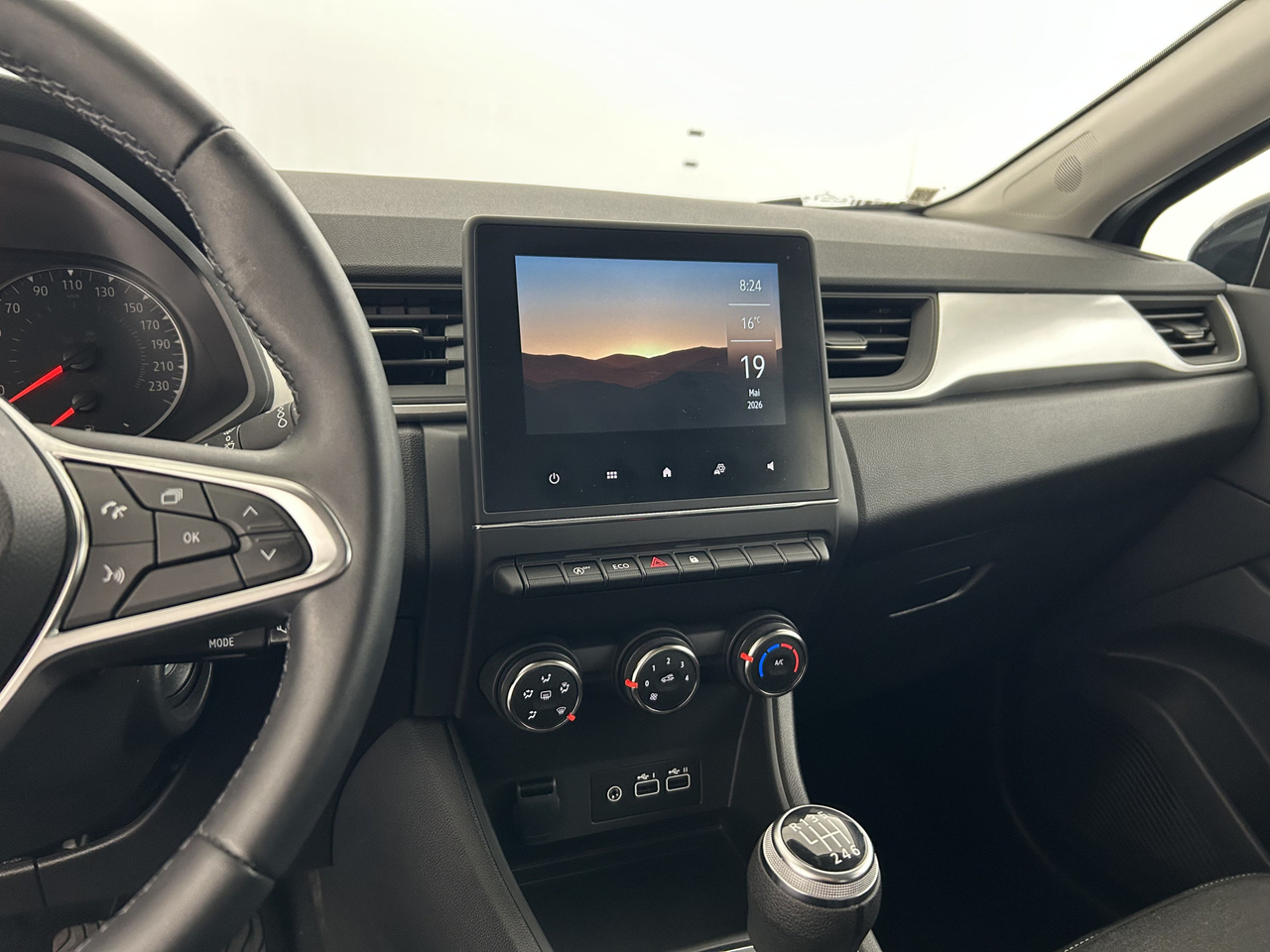 Renault Captur — photo 12