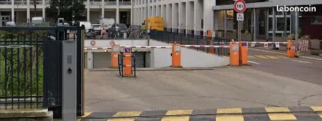 Lot 2 places de parking Clichy - côté Porte Pouchet - proche M14