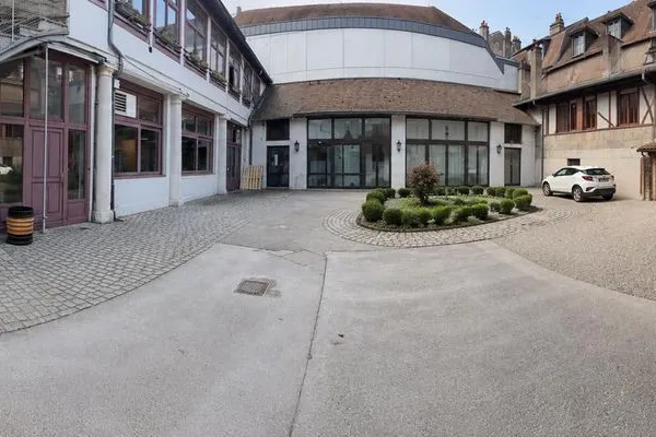 Place de parking cours intérieure