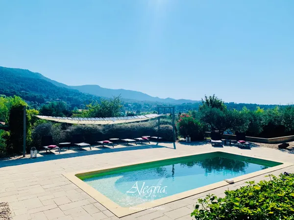 Vends Perle rare en Provence, propriété avec vue époustouflante et oliveraie - 8 chambres, 430m², Au