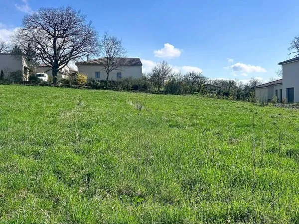 Terrain 1523 m²