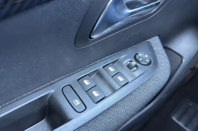 Peugeot 208 hybrid 110 ch e-dcs6 — photo 69