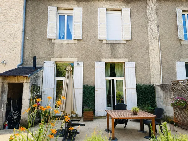 Maison de ville avec magnifique jardin Périgueux 188 m2