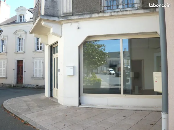 Local commercial 42 m² MESLAY DU MAINE