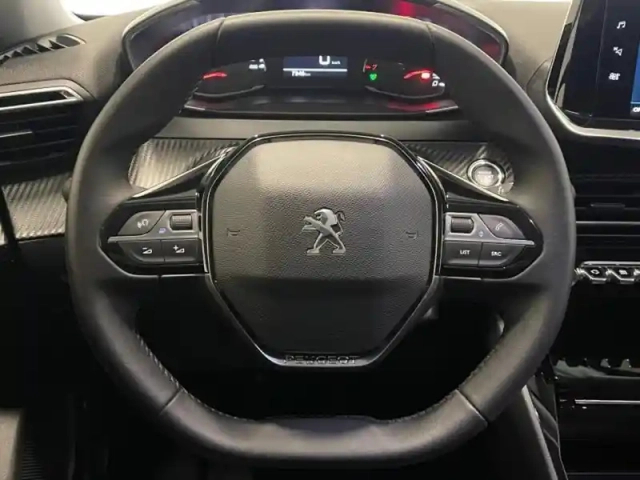 Peugeot 2008 1.2 puretech 130ch s&amp;s allure 7cv — photo 12