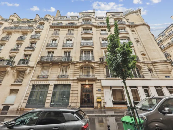 Local professionnel 165 m²