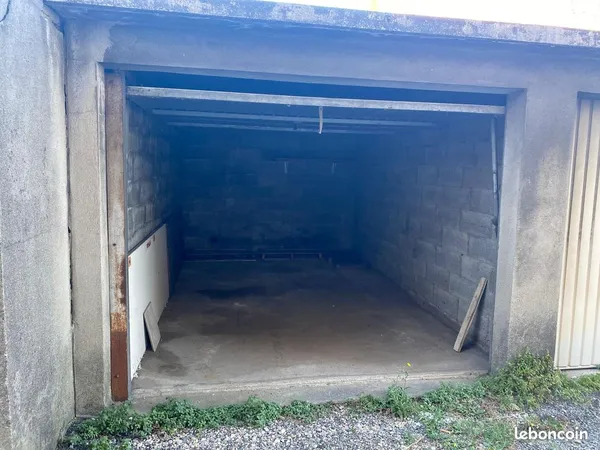 GARAGE / BOX FERMÉ - BOURG-LÈS-VALENCE - Avenue DE LYON