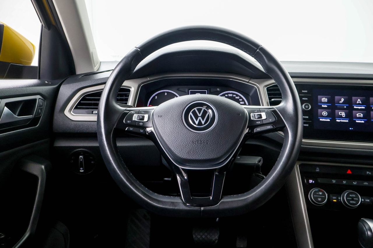 Volkswagen T-Roc — photo 17