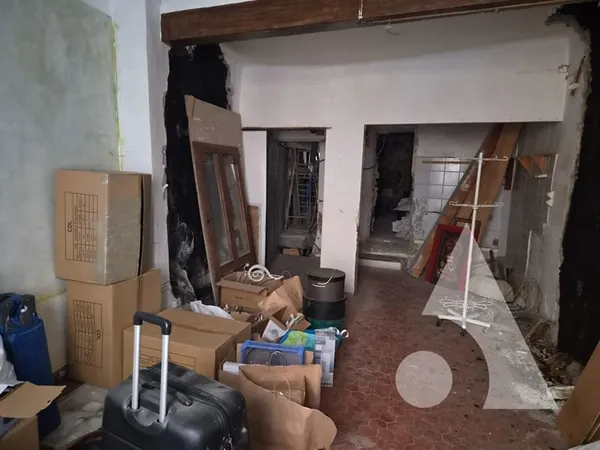 COTIGNAC - IMMEUBLE - CENTRE VILLE - 145.000 €