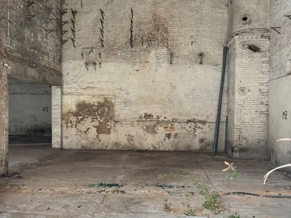 Opportunité investisseur - Ancien garage de 400 m² - Projet loft / logements