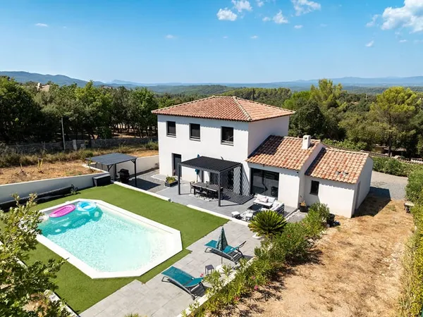 A VENDRE en EXCLUSIVITÉ à VIDAUBAN Maison contemporaine de 138m² 5 chambres GARAGE sur 1400m2 de ter
