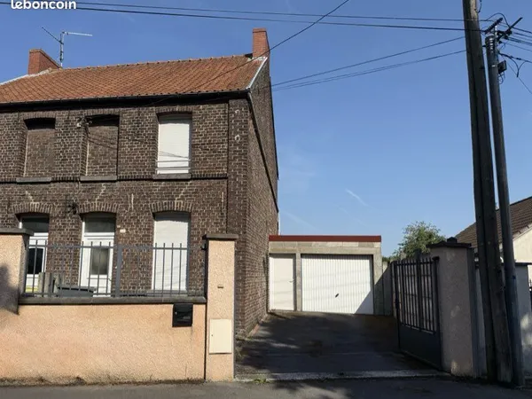 Semi-individuelle en retrait de rue