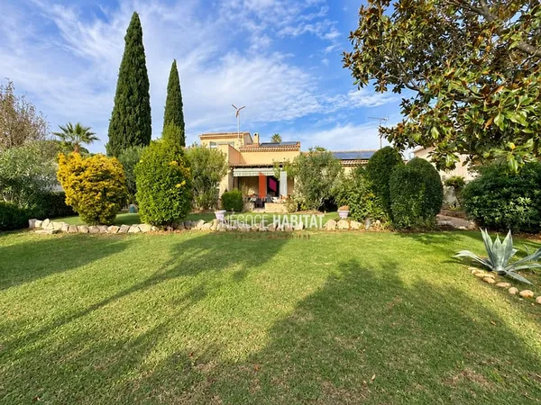 SAINT-AUNÈS- BELLE VILLA AVEC PISCINE ET JARDIN PAYSAGER