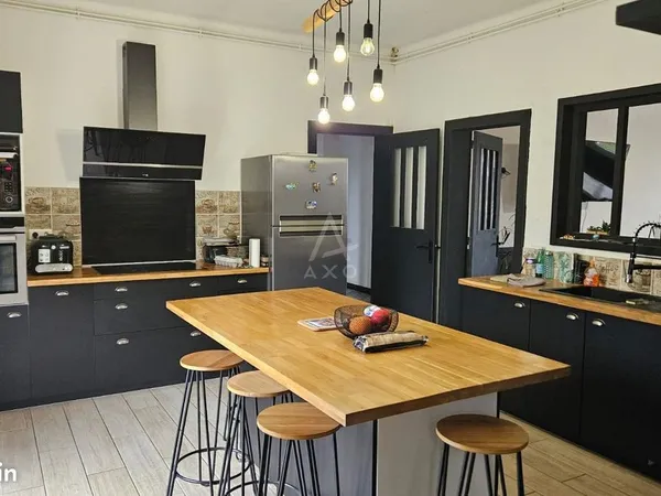 Maison 7 pièces 275 m²