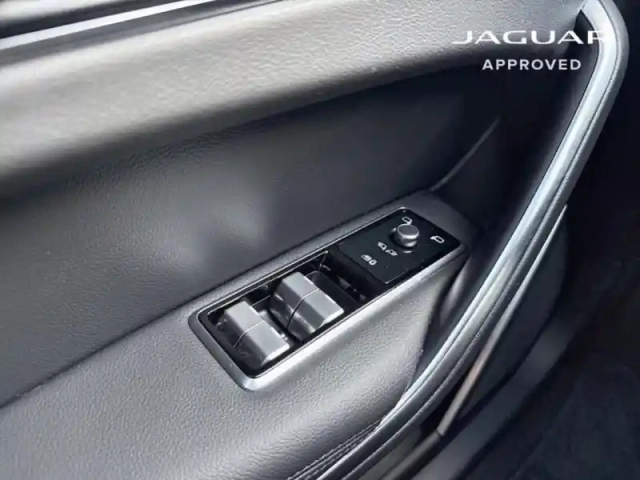 Jaguar F-Pace p400e plug-in-hybrid r-dynamic s bva8 awd — photo 13