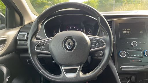 Renault Megane 1.3 TCe 115 - Limited – 2019 – 85200 km – Essence – Boîte Manuelle — photo 27