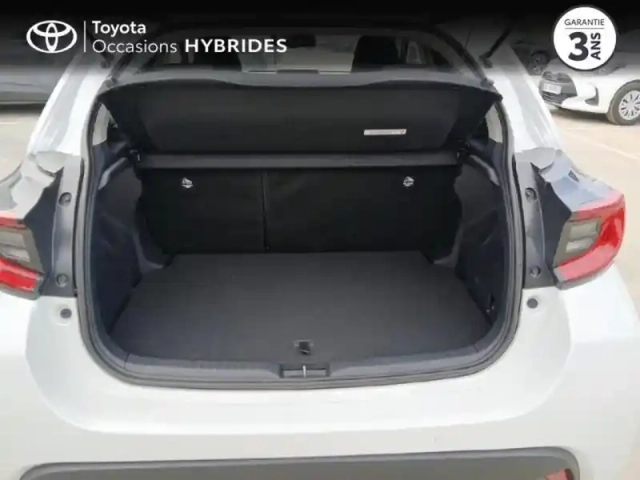 Toyota Yaris 116h design 5p my22 — photo 10
