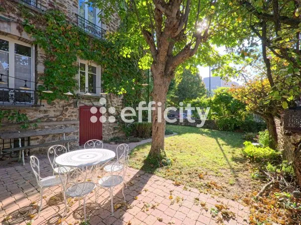 Maison 10 pièces 195 m²