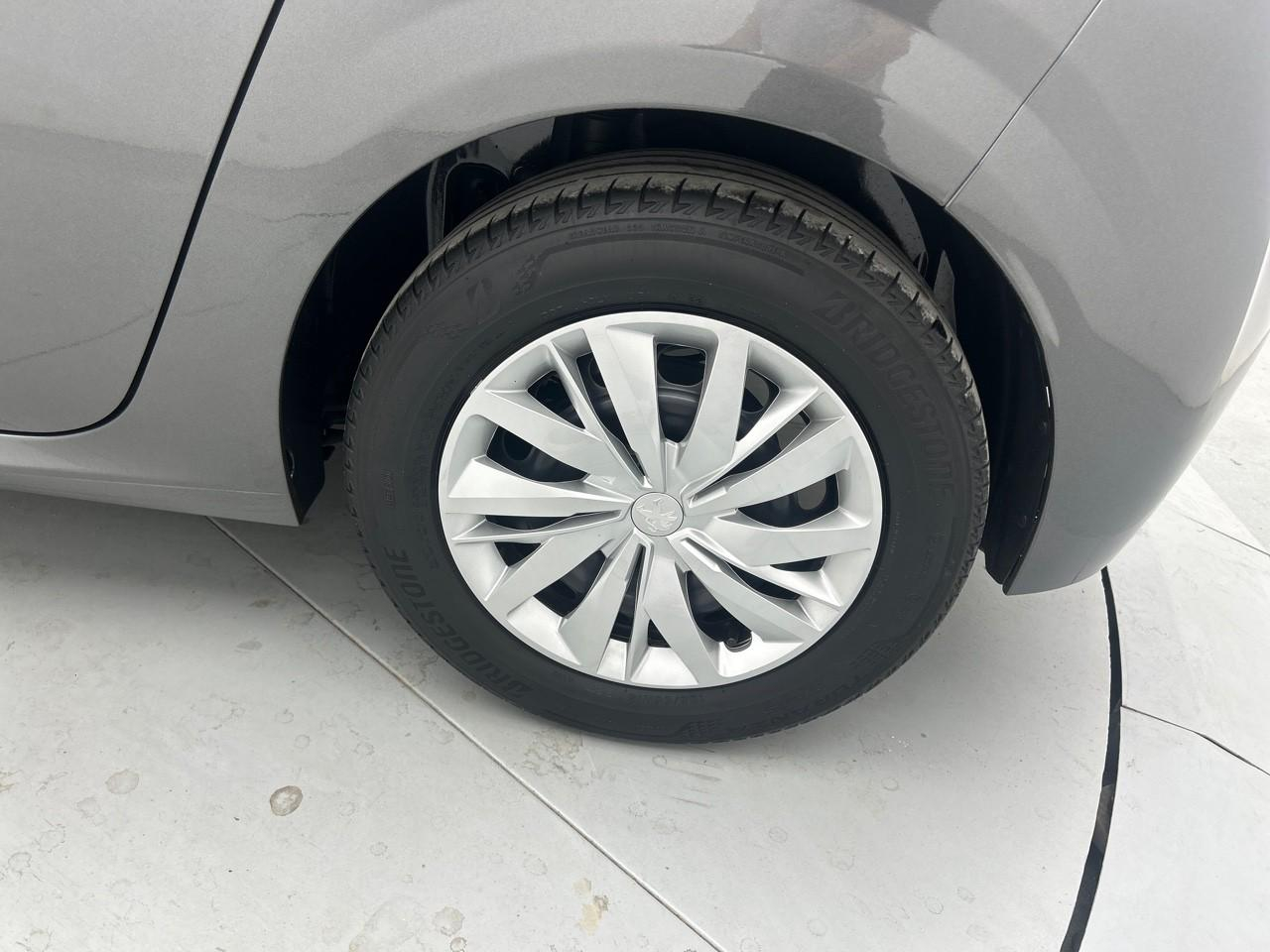 Peugeot 208 puretech 75 s&s bvm5 like — photo 16