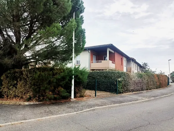 APPARTEMENT T2 MEUBLE - PARKING - PISCINE