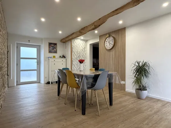 A 5 MIN D'AIZENAY, maison en pierres offrant 64 m2 hab et 24