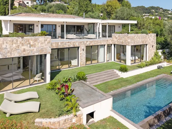 SUPERBE VILLA AVEC VUE MER ET L'ESTÉREL