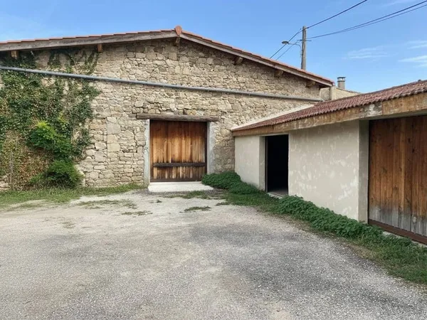 Entrepôt 116 m²
