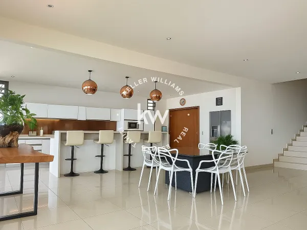 Maison Moderne de 8 pièces