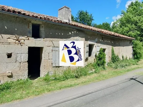 Charras, maison à rénover, terrain 8000m²