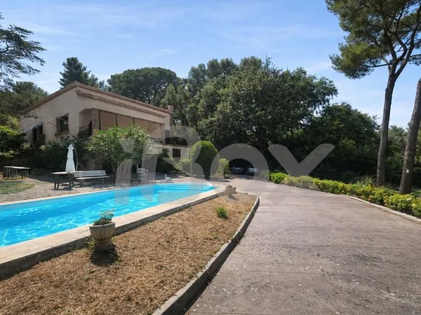 Villa 7 pièces sur 1 932 m2 de terrain avec piscine Mer à
