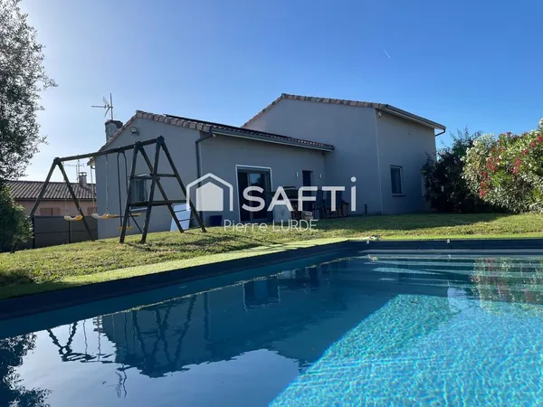 Maison de 157 m2 en 6 pièces, avec garage et piscine