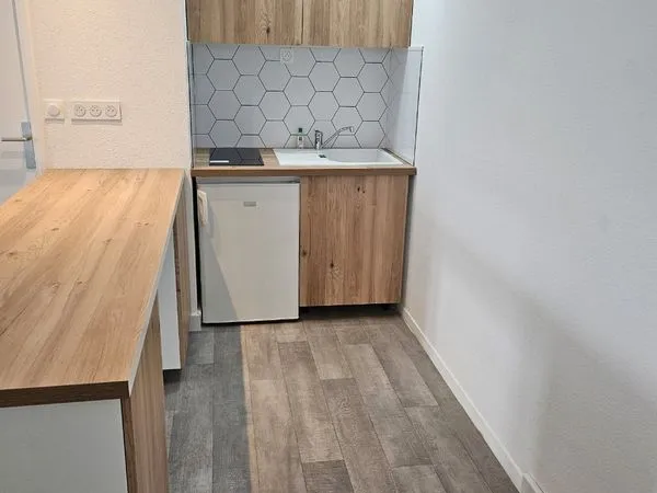 T2 avec balcon et parking privé à La Mézière
