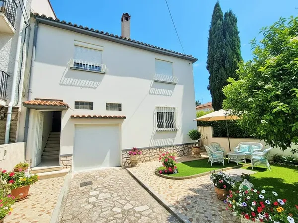 Maison pour deux familles ou investisseurs