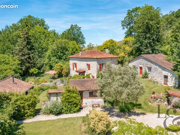 Maison 10 pièces 254 m²