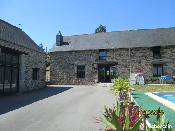 Propriete en campagne 500m2 5 ha riviere et piscine