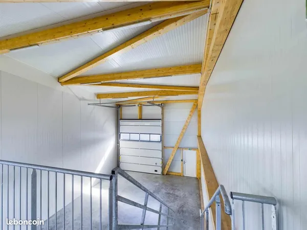 Local d'activité 145 m²